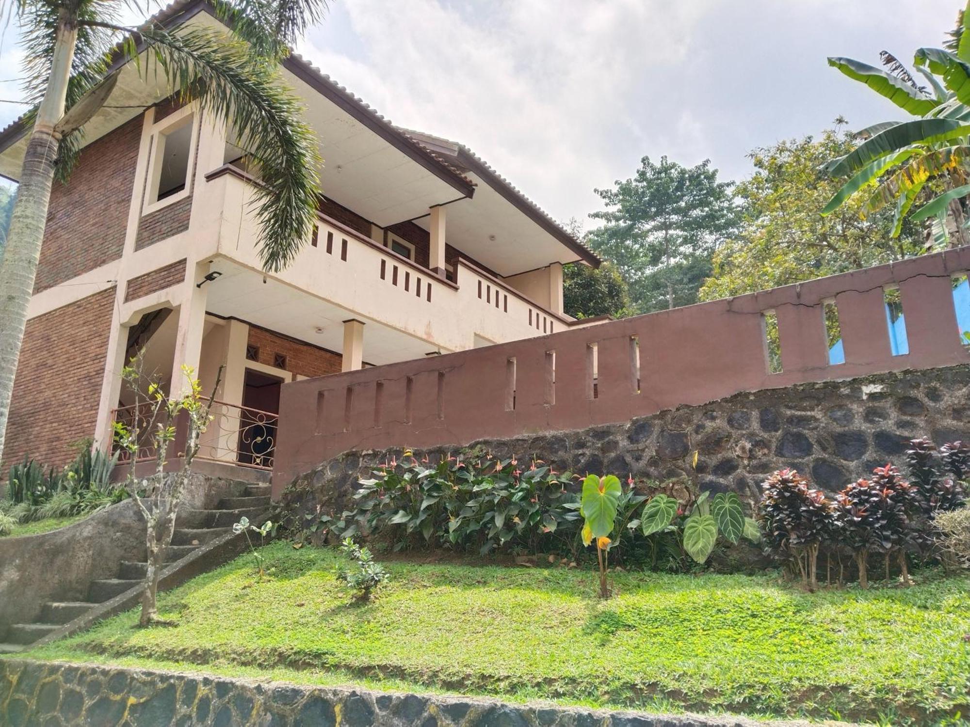Villa Yustisia Curug 7 Cilember Cisarua Εξωτερικό φωτογραφία