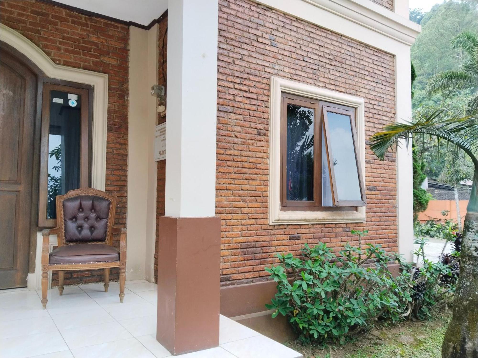 Villa Yustisia Curug 7 Cilember Cisarua Εξωτερικό φωτογραφία